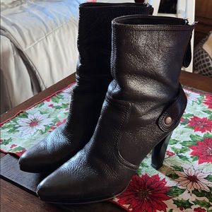 Simply Vera vera wang brown boots 4” heels